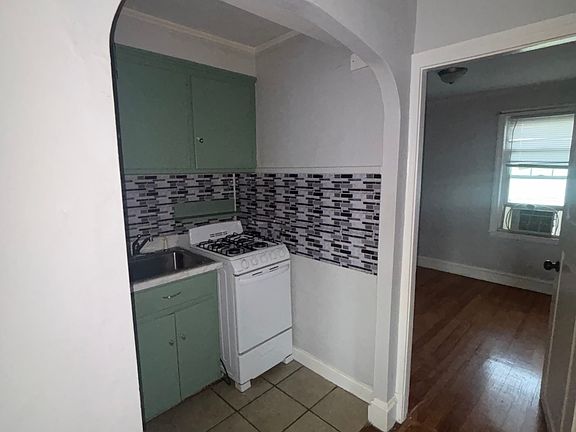 4th image of 104 5th St #4