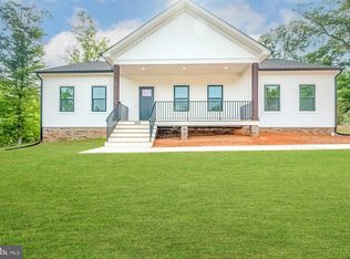 Lake View Ter, Warsaw, VA 22572