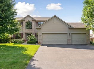 1932 Moccasin Dr, Waconia, MN 55387