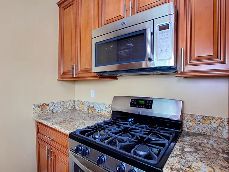 415 E Foothill Blvd #8 — Photo 9