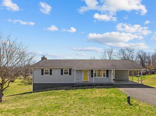 225 Possum Hollow Ln, Berryville, VA 22611