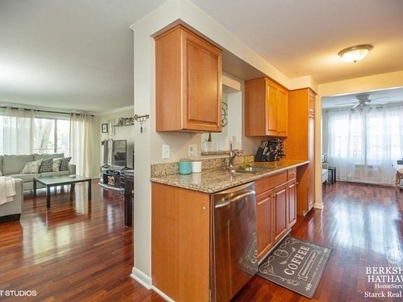2nd image of 1247 Washington St #302