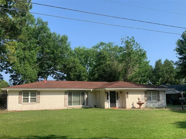 127 Plantation Dr, New Iberia, LA 70563