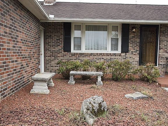 4th image of 165 White Pine Dr