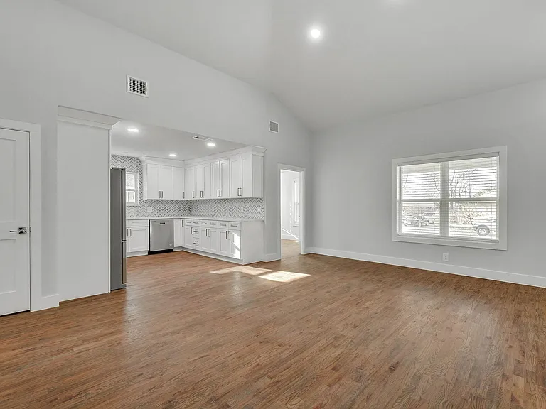 6449 Lontos Dr — Photo 2