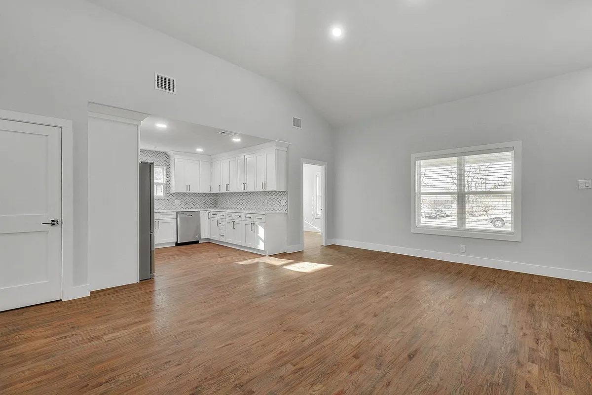 Building Photo - 6449 Lontos Dr
