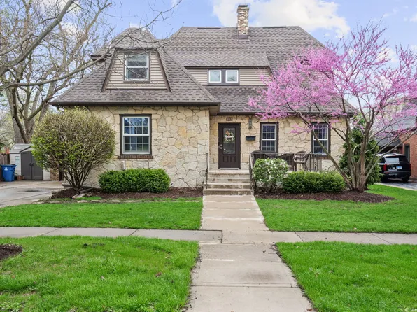 397 S Holly Ave, Elmhurst, IL 60126