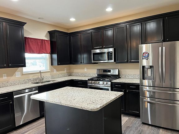 5th image of 1810 Marigold St