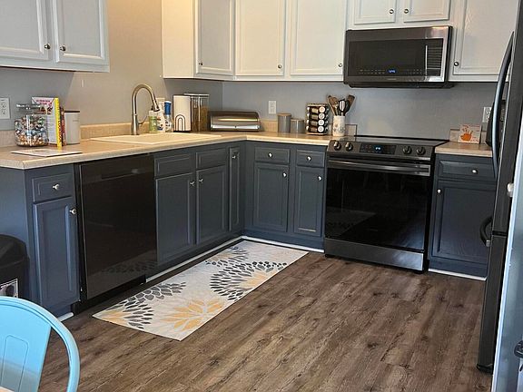 3rd image of 1423 Forest Hill Drive