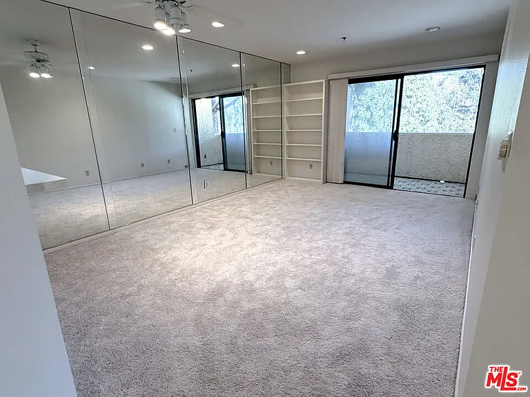 501 Palisades Dr #317 — Photo 16