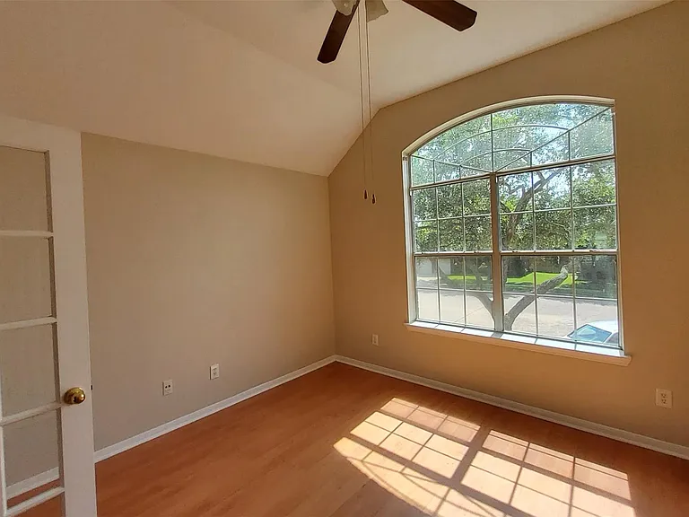 2707 Sun Beam Ct — Photo 17