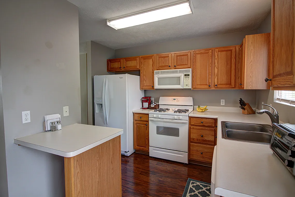 3 bed, 1338 sqft, $1,900 — Photo 2