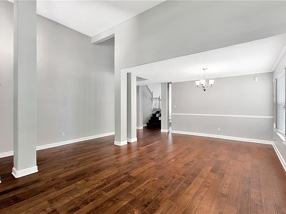 4th image of 14512 Thornfield Ct