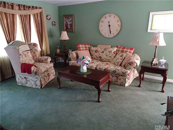 3rd image of 67 Hewlett Dr