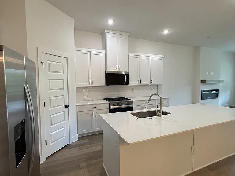 1859 E Fiji St — Photo 2