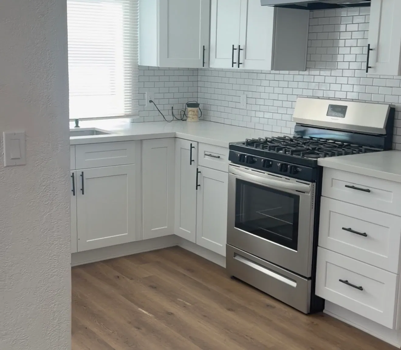 3 bed, 998 sqft, $1,850 — Photo 3
