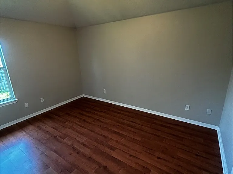 2906 Elise Ln — Photo 10