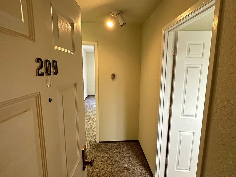 125 Gardenside Dr — Photo 3