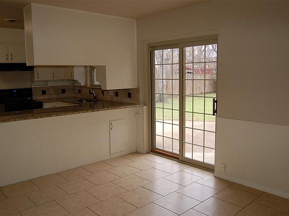 4th image of 5308 Roberta Dr