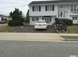 1 Dory Ln, Massapequa, NY 11758