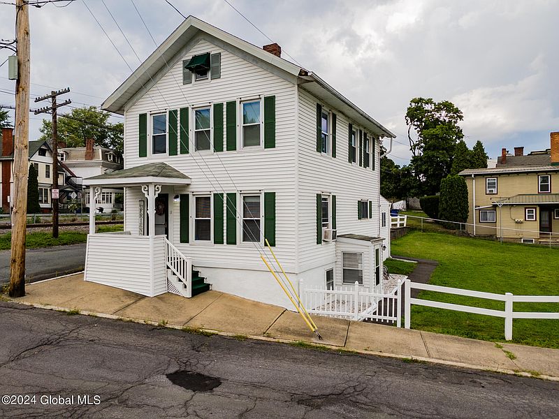 2nd image of 11 Newark Street