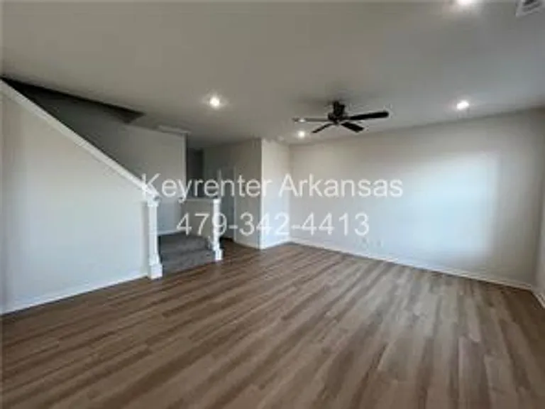 4808 Planetree St — Photo 3