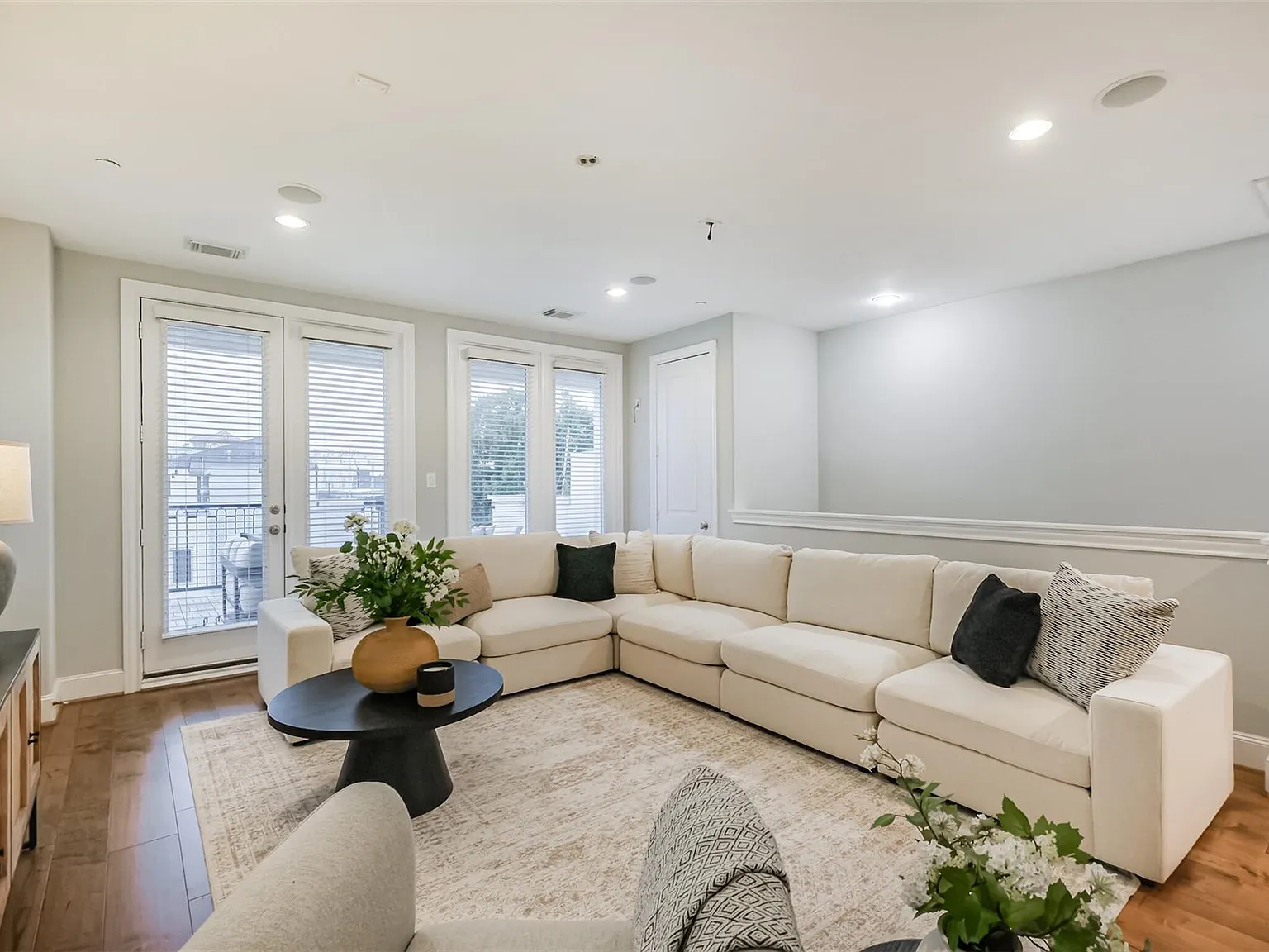 4 bed, 4.5 bath, 3099 sqft, $4,250 — Photo 1