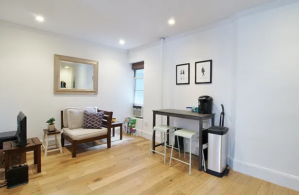 Rented by Julianna Realty Corp | media 7