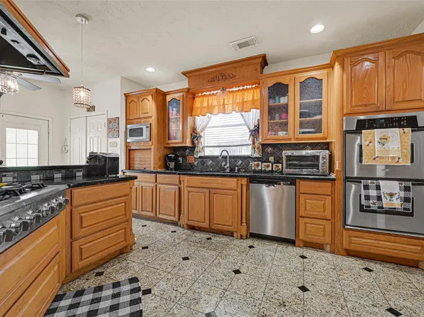 3518 Brookwood Dr, La Porte, TX 77571
