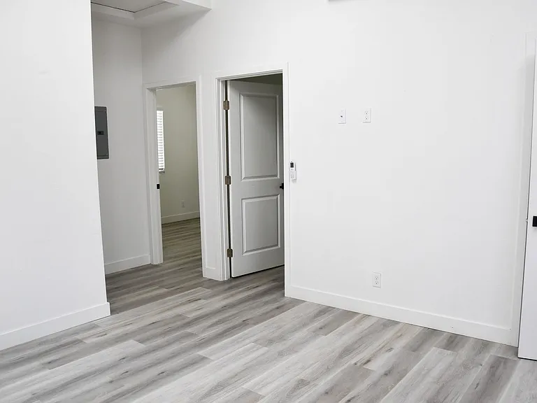 994 Valencia St — Photo 48