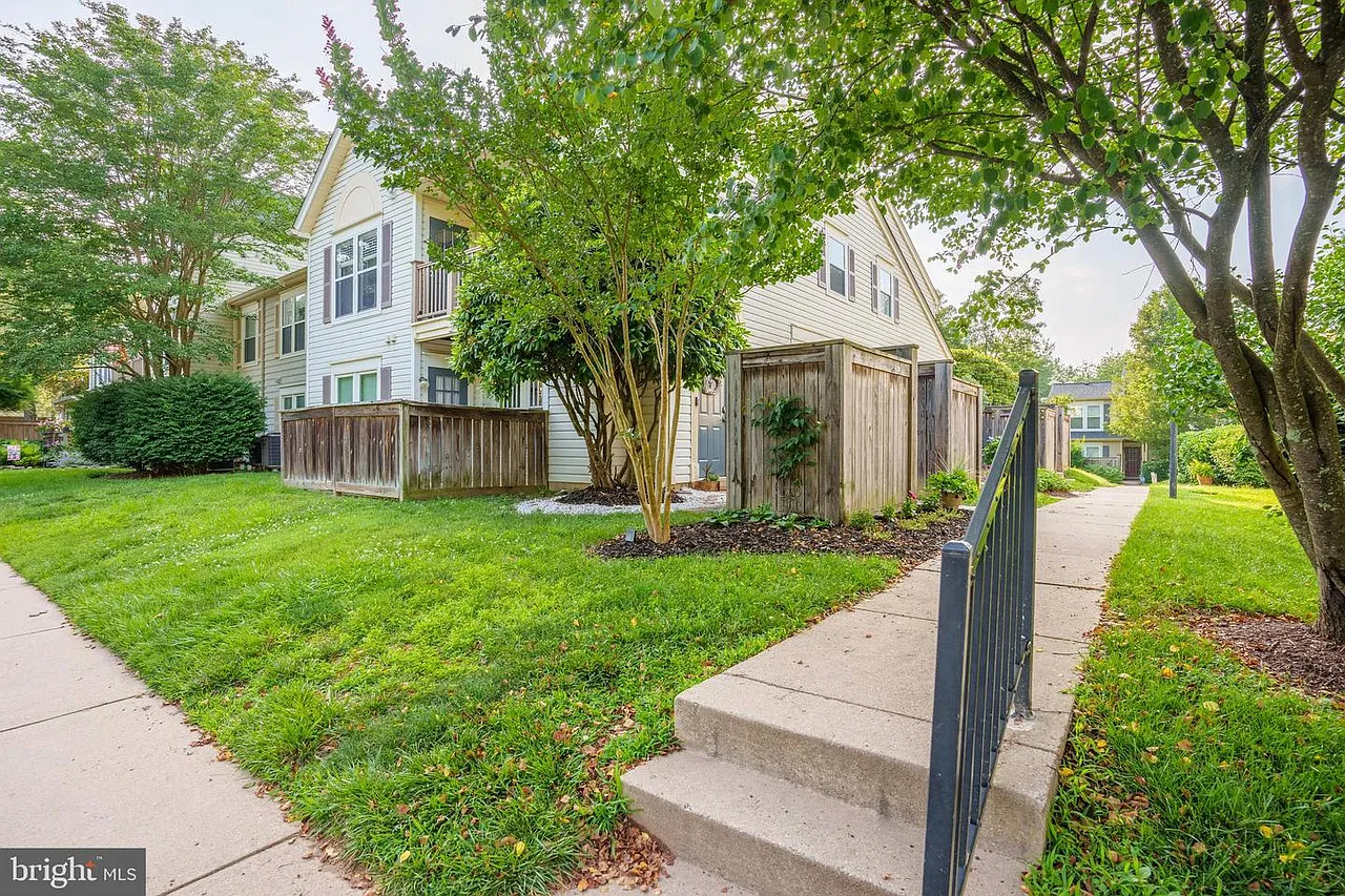2 bed, 1233 sqft, $2,400 — Photo 3