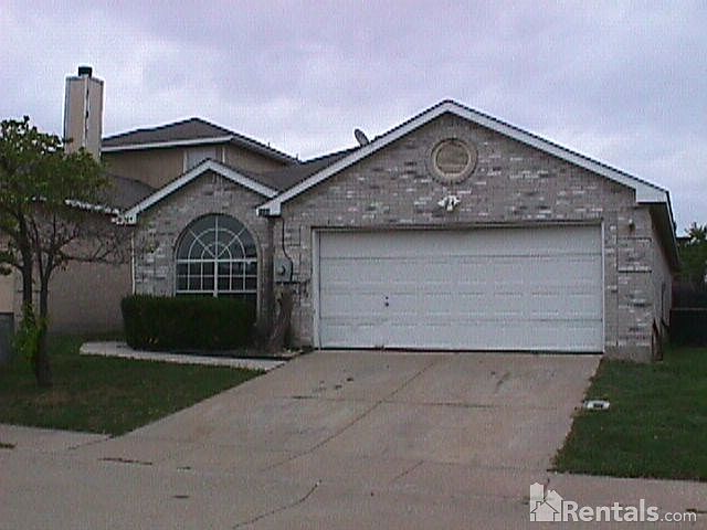 2nd image of 1122 Lombard Ln