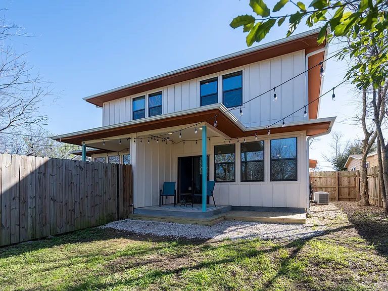 4702 Leslie Ave #A — Photo 33
