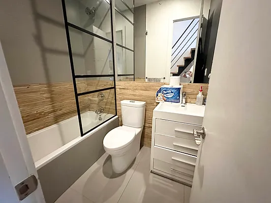 Rented by Space Link Realty | media 2