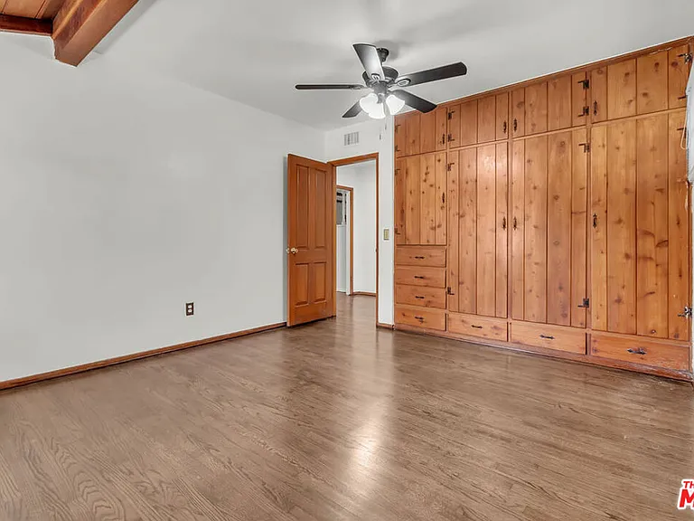 9322 Lasaine Ave — Photo 15