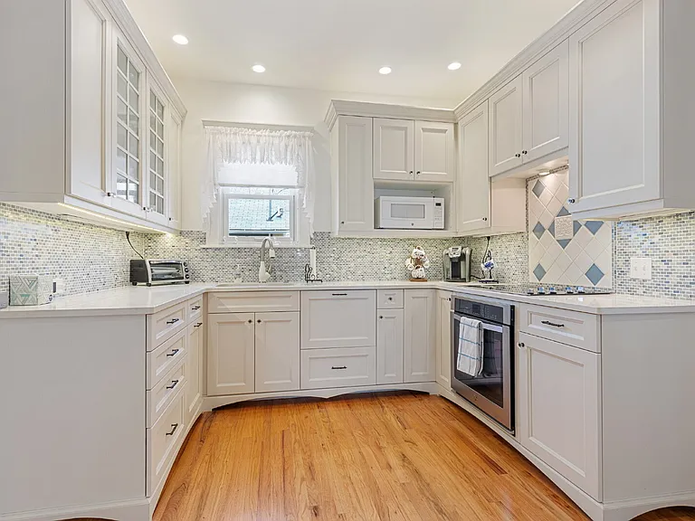 632 Bross St — Photo 13