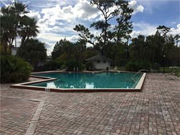 4th image of 6004 Village Cir