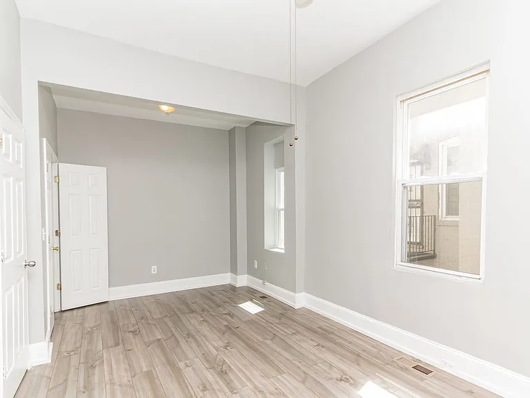 2227 Linden Ave — Photo 11
