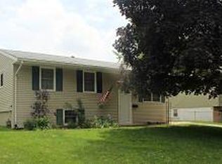 3448 Hummingbird Dr, Decatur, IL 62526