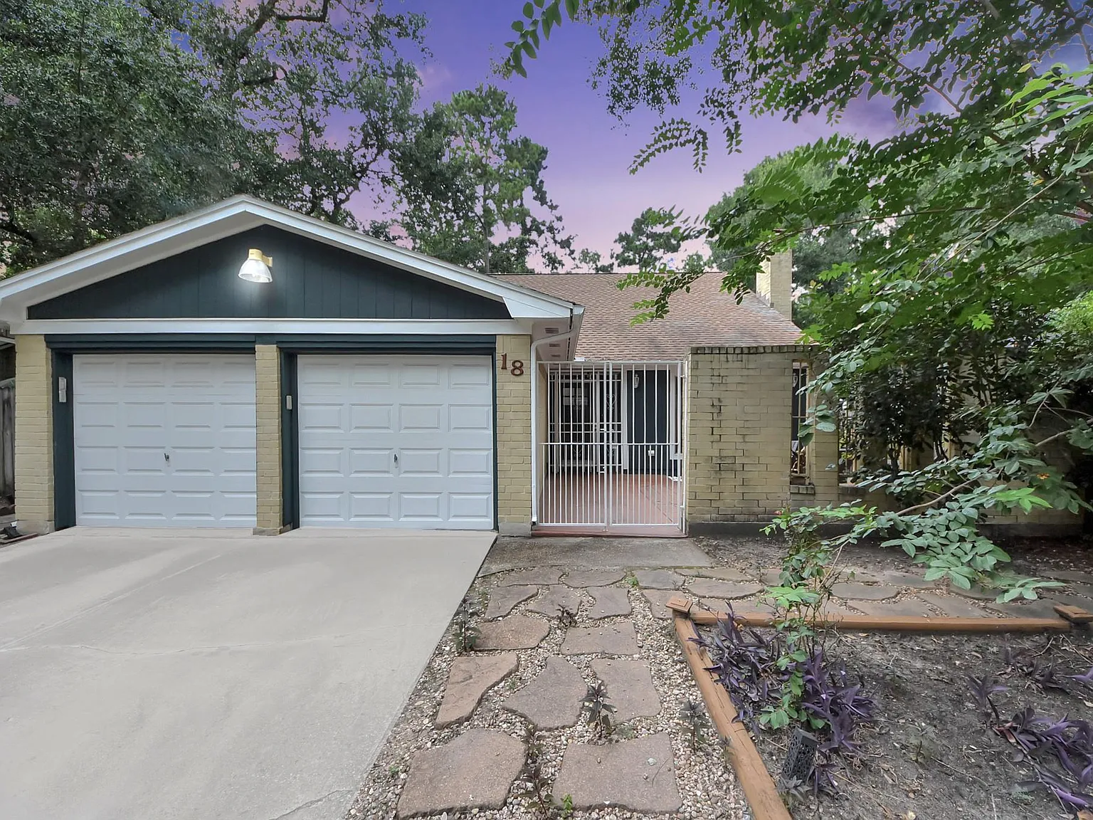 4 bed, 3.0 bath, 2202 sqft, $2,600 — Photo 1