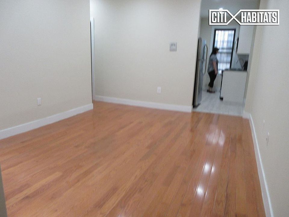 2nd image of 2821 33rd St APT 5A