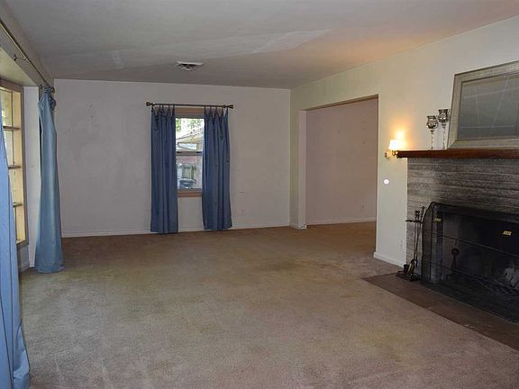 3rd image of 2701 E Blackford Ave