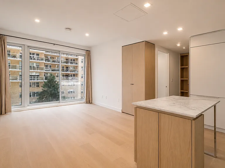 250 25th St #5C — Photo 3