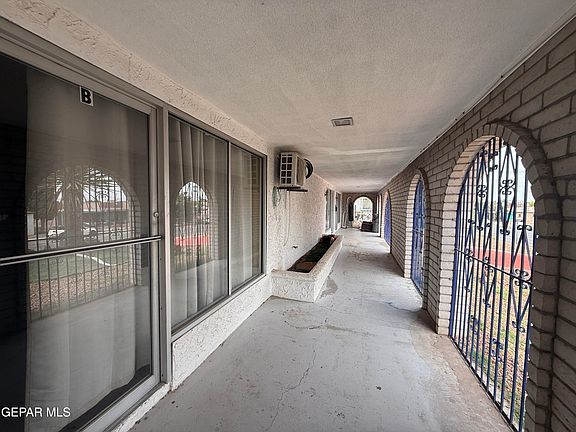 5th image of 3221 E Yandell Dr