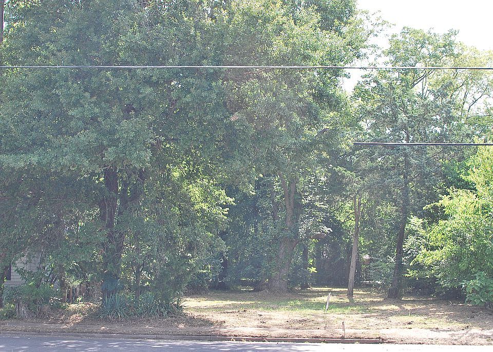 2nd image of 949 12th St SE