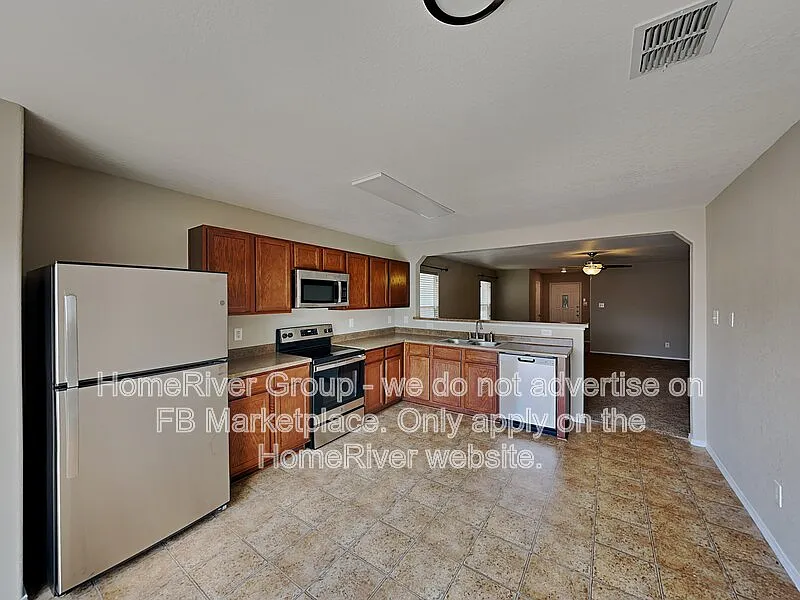 3 bed, 2.0 bath, 2104 sqft, $1,875 — Photo 4