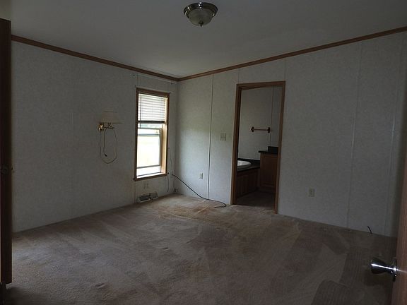 4th image of 30 E Delmar Mdws