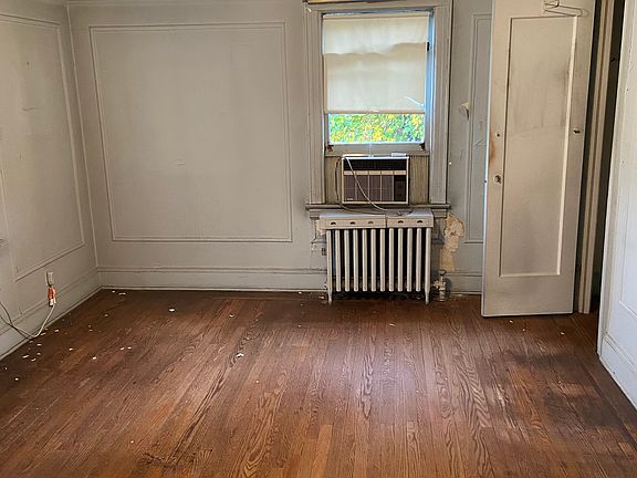 4th image of 100 Gould St