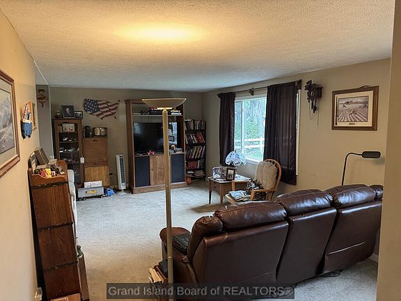 2nd image of 307 E Twelfth Wood Riv NE