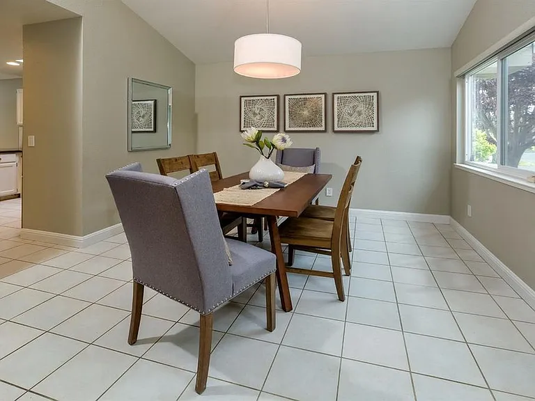 120 Holstrom Cir — Photo 8